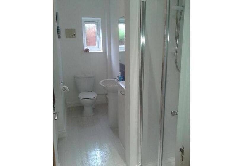 شقة غرفتين, Bancroft Apartment