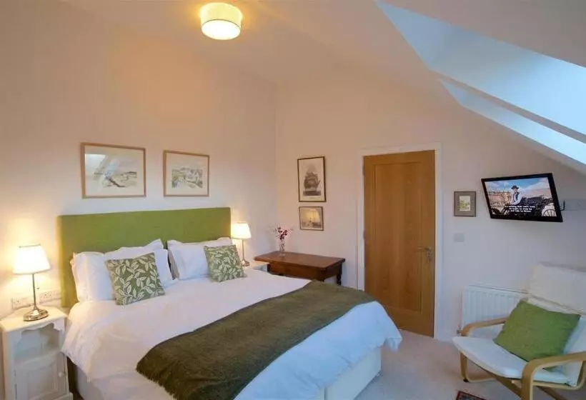 اتاق لوکس با تخت بزرگ, Cherryhill Lodge
