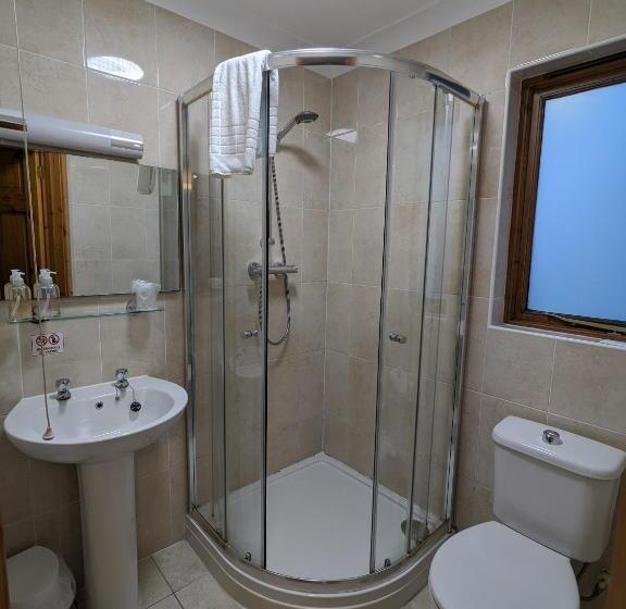 חדר סטנדרט לשלושה, Lakeside Lodge