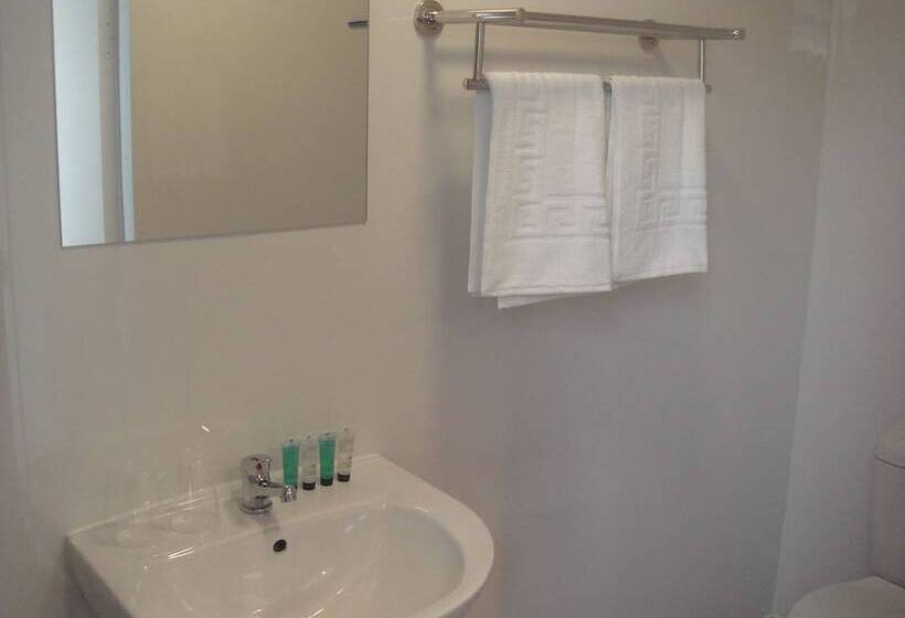 デラックストリプルルーム, Scotia Airport