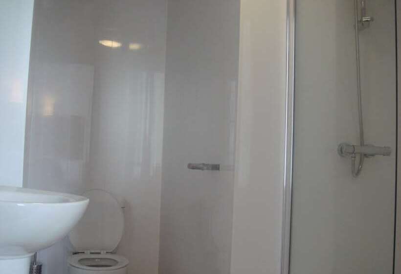 デラックストリプルルーム, Scotia Airport