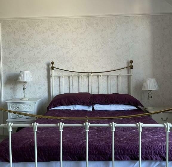 غرفة قياسية, The Eagle Tavern