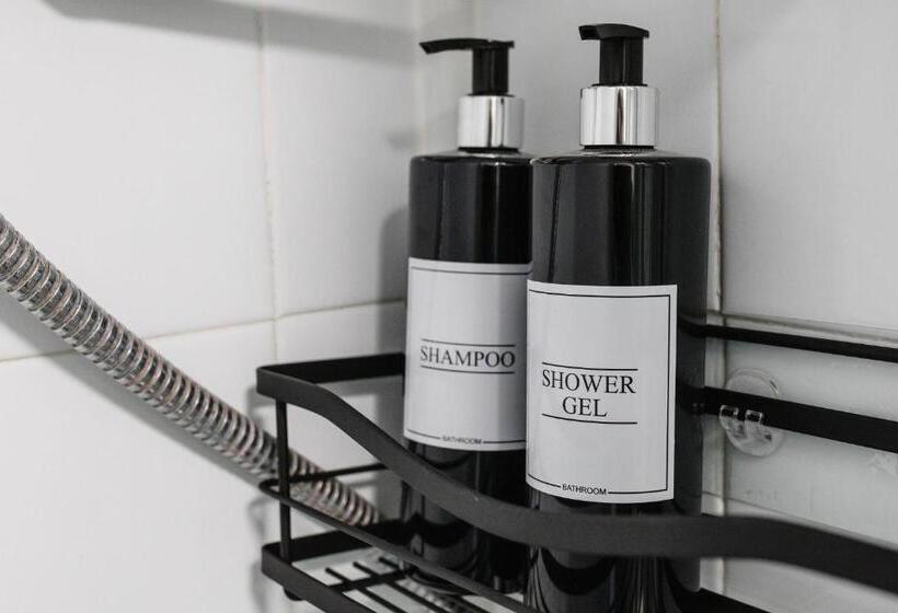 חדר סטנדרט, The Kings Arms