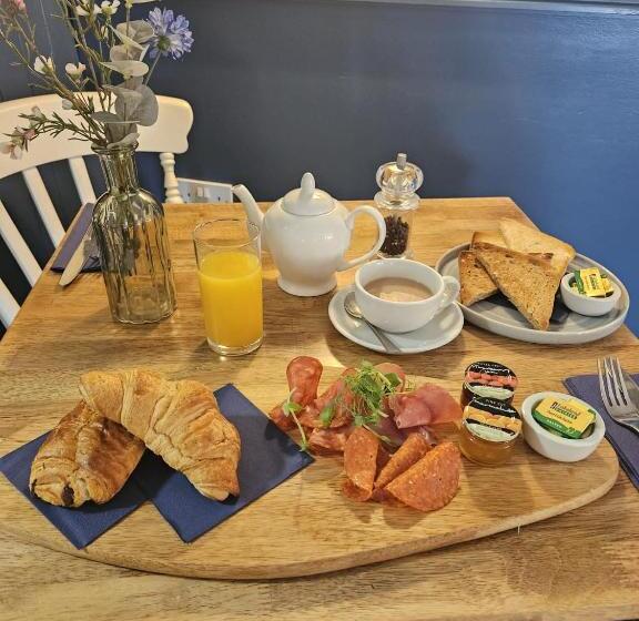 חדר דלוקס, The Kings Arms