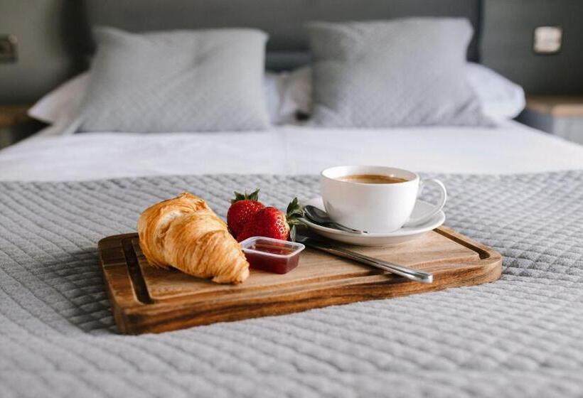 חדר דלוקס, The Kings Arms