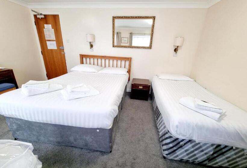 חדר סטנדרט לשלושה, The Sportsmans Inn Limited