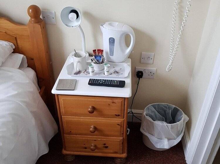 غرفة قياسية فردية, The Westgate