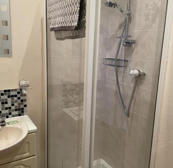 스탠다드 트리플 룸, San Diego Guest House   Near Pleasure Beach