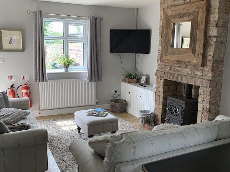 خانه 1 خوابه, The Cottage