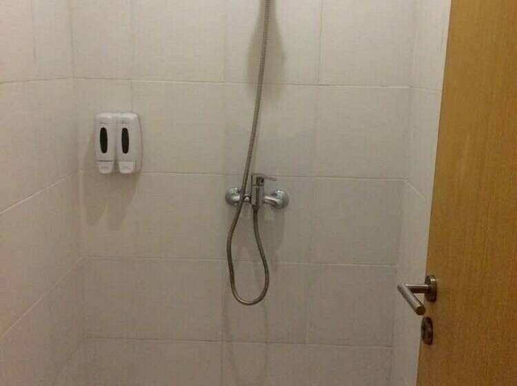 تختخواب در اتاق مشترک, The Packer Lodge Hostel