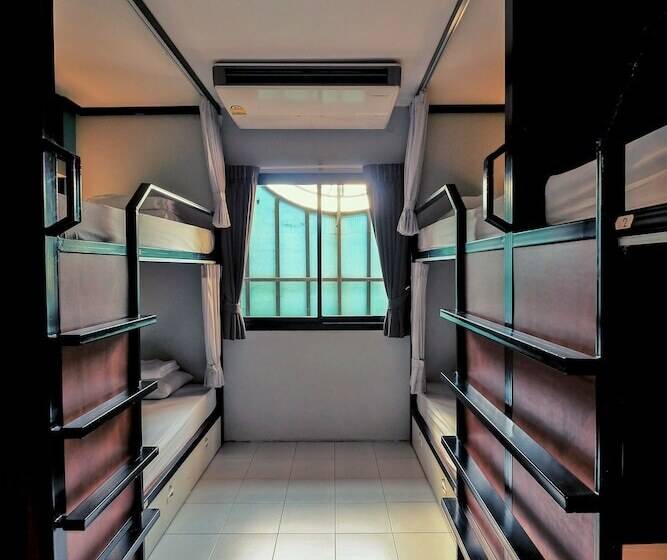 공동 객실, At Nights Hostel