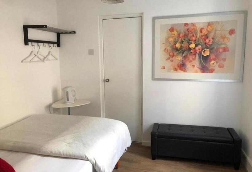 デラックスファミリールーム, Oakwell