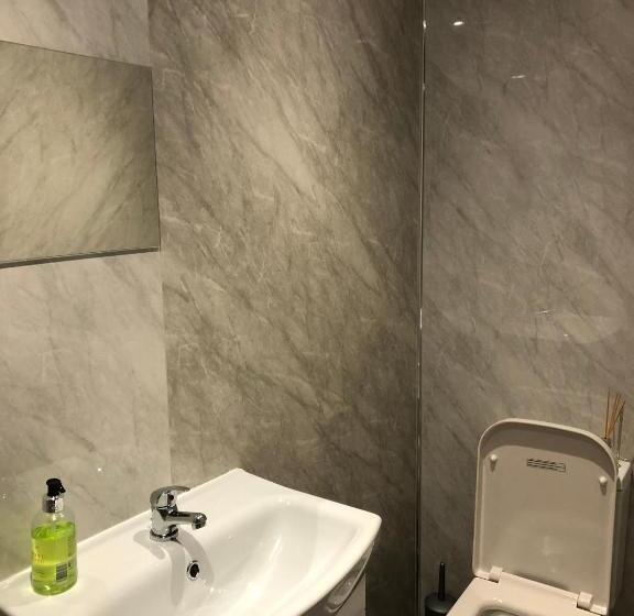 デラックスファミリールーム, Oakwell