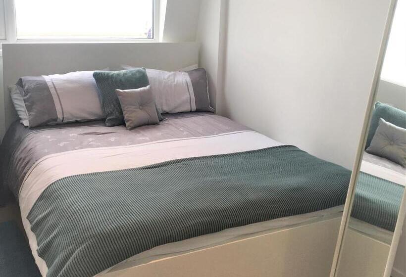 オーシャンビュースタンダードルーム, Oakwell