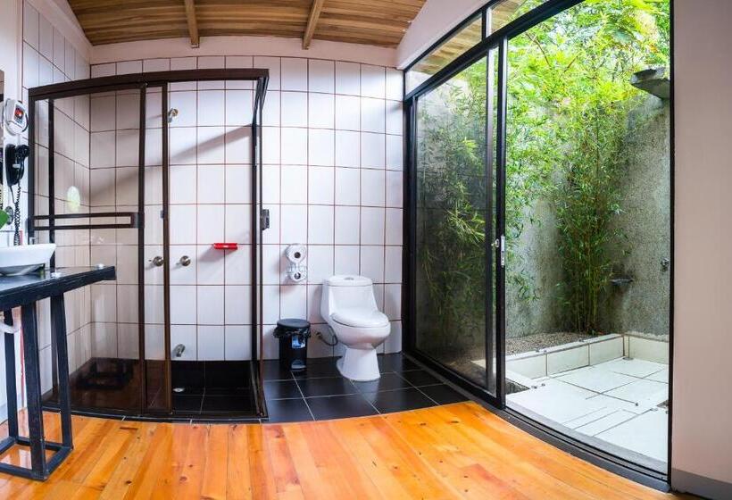 سوییت با چشم‌انداز کوه, Quelitales