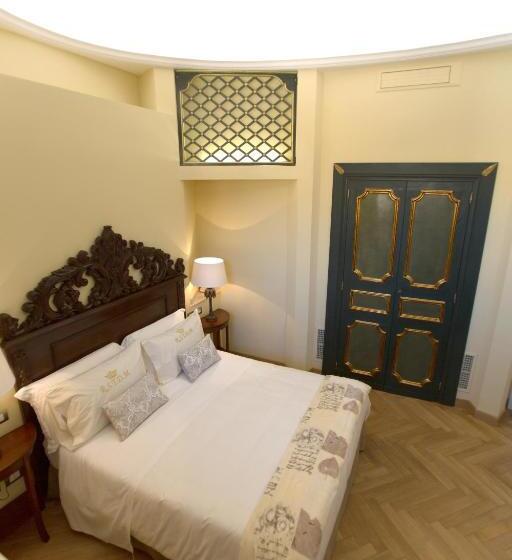 سوئیت جونیور با چشم‌انداز, Royal Suite Trinità Dei Monti