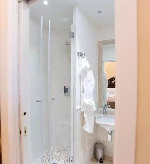 سوئیت جونیور با چشم‌انداز, Royal Suite Trinità Dei Monti