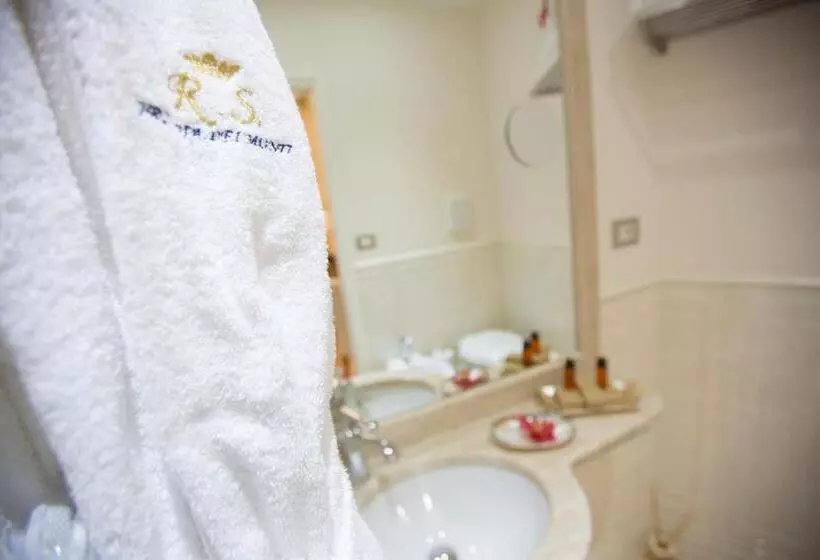 سوئیت جونیور با چشم‌انداز, Royal Suite Trinità Dei Monti