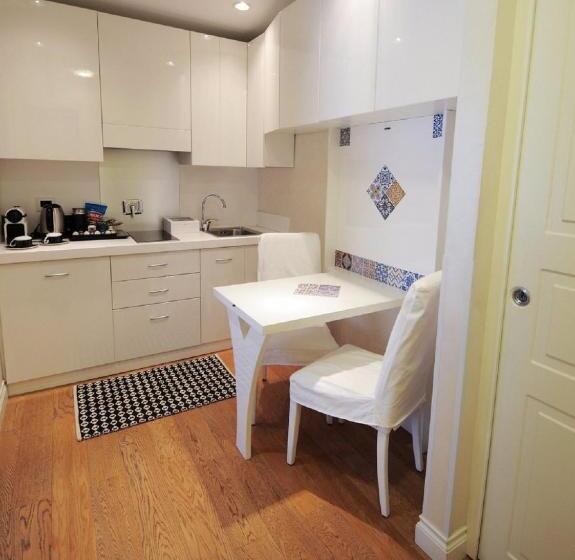 سوئیت جونیور با چشم‌انداز, Royal Suite Trinità Dei Monti