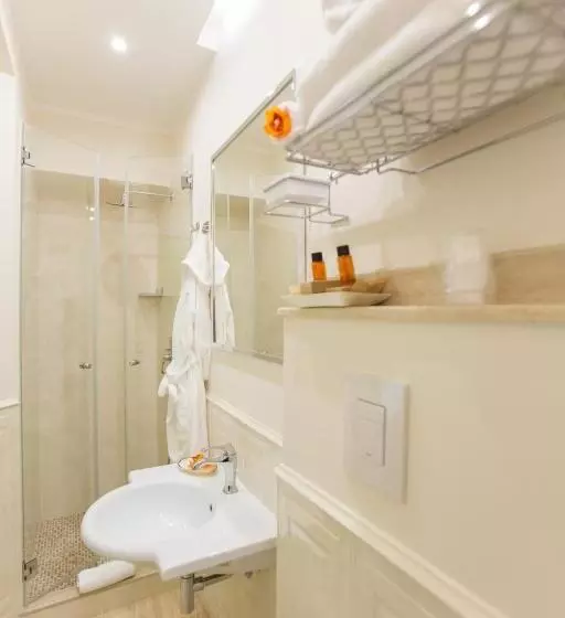 اتاق لوکس با بالکن, Royal Suite Trinità Dei Monti