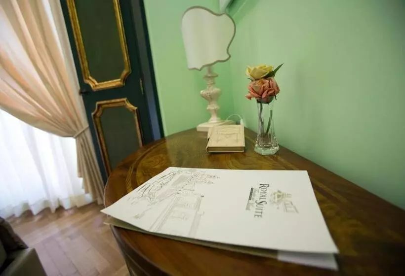 اتاق لوکس با بالکن, Royal Suite Trinità Dei Monti
