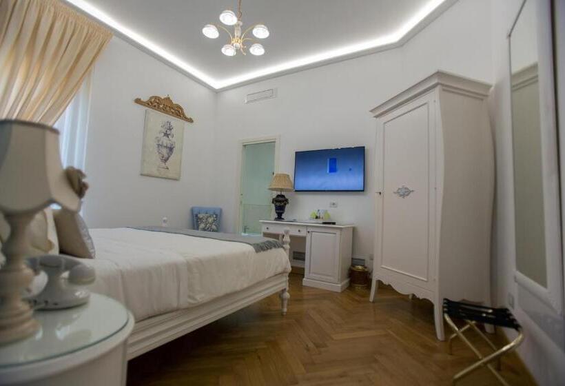 سوییت جونیور با بالکن, Royal Suite Trinità Dei Monti