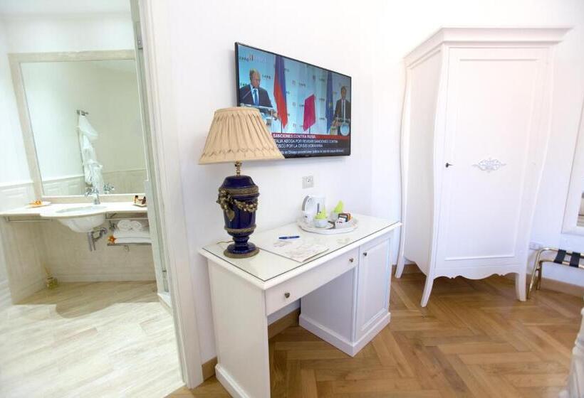 سوییت جونیور با بالکن, Royal Suite Trinità Dei Monti