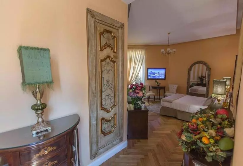 اتاق استاندارد سه تخته با بالکن, Royal Suite Trinità Dei Monti