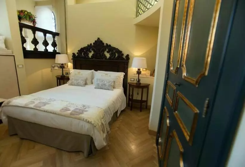 سوئیت جونیور با چشم‌انداز, Royal Suite Trinità Dei Monti