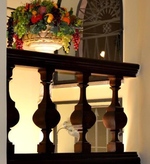 سوئیت جونیور با چشم‌انداز, Royal Suite Trinità Dei Monti