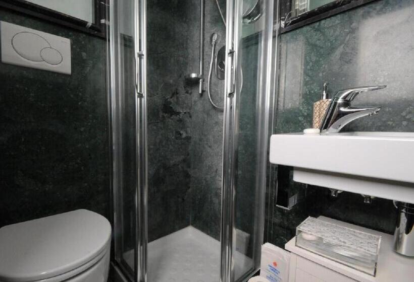 سوئیت جونیور با چشم‌انداز, Royal Suite Trinità Dei Monti