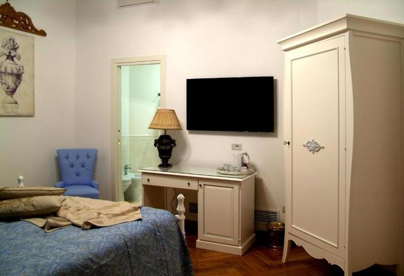 سوییت جونیور با بالکن, Royal Suite Trinità Dei Monti