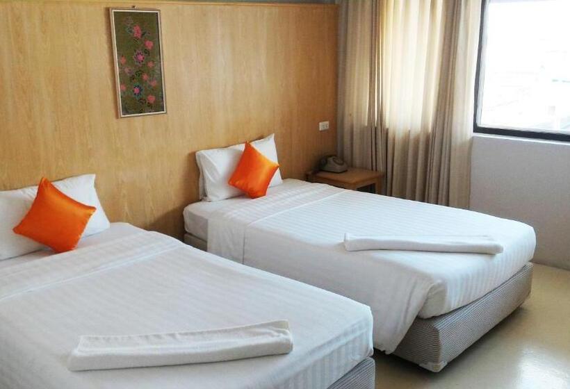 חדר דלוקס, S2s Queen Trang