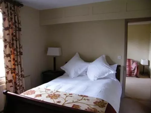 スイート, The Hawkley Inn