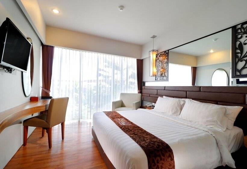 غرفة سوبيريور مطلة على حمام السباحة, The Lerina Hotel Nusa Dua