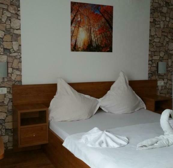 스탠다드 룸, Pensiunea Acasa La Moieciu