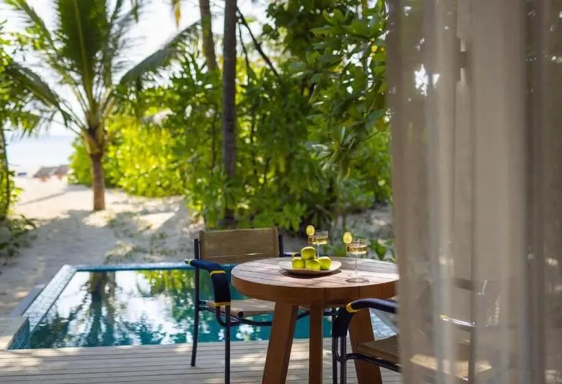 ویلای یک اتاق خوابه با استخر شنا, Avani Plus Fares Maldives Resort