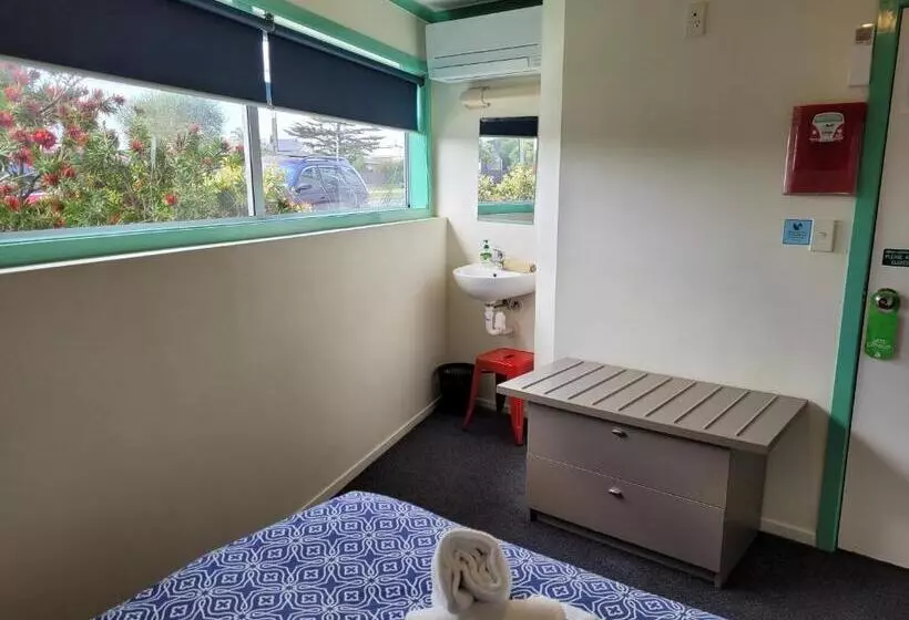اتاق استاندارد با سرویس بهداشتی مشترک, Pacific Coast Lodge And Backpackers