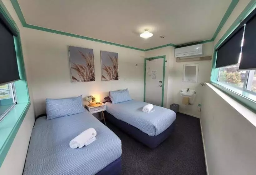اتاق استاندارد با سرویس بهداشتی مشترک, Pacific Coast Lodge And Backpackers