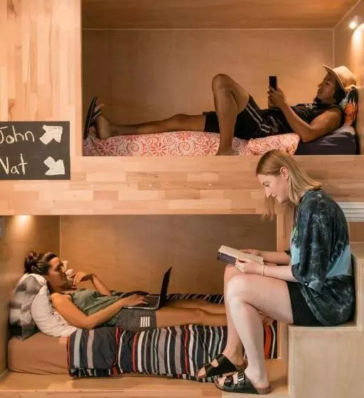 ルームシェアのワンベッド, Finlay Jack S Backpackers