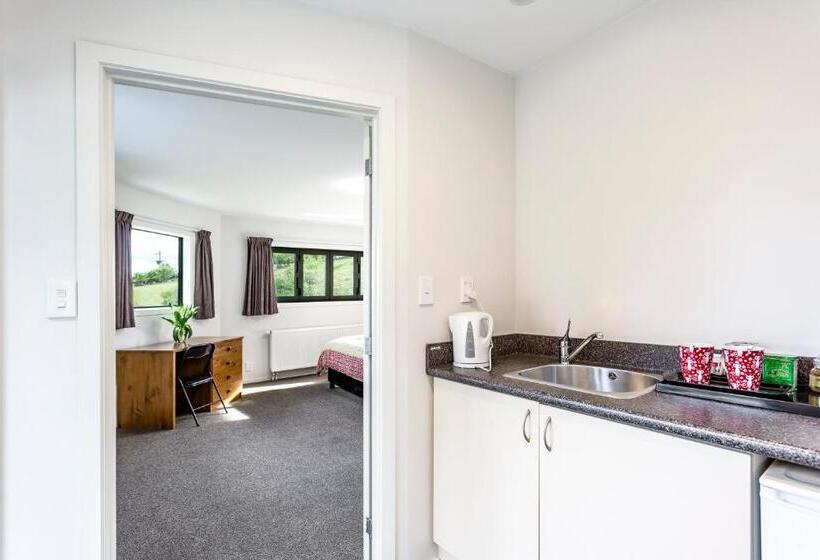 سوئیت خانواده 2 خوابه, Hunters Moon