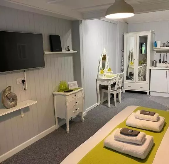 Superior-studio, Petherton Cottage Studios
