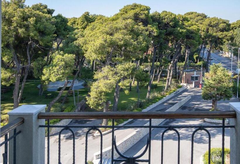 جناح عائلي, Domotel Kastri