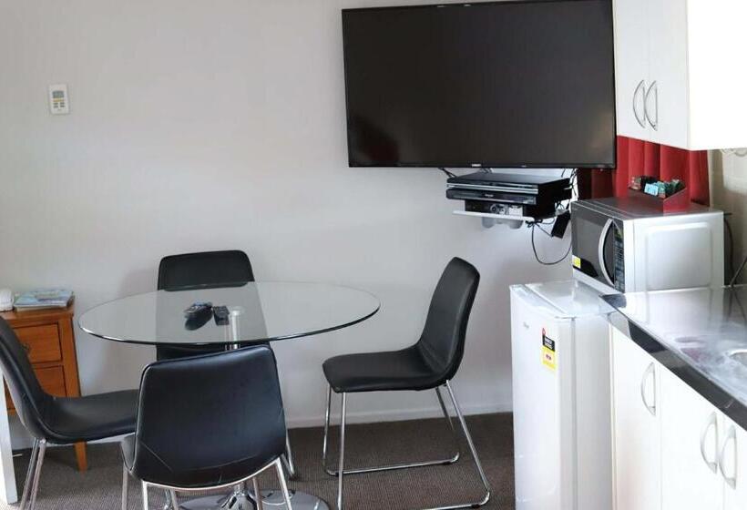 דירת חדר, Dupont Motels