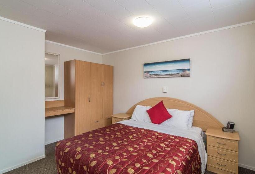 דירת שני חדרים, Dupont Motels