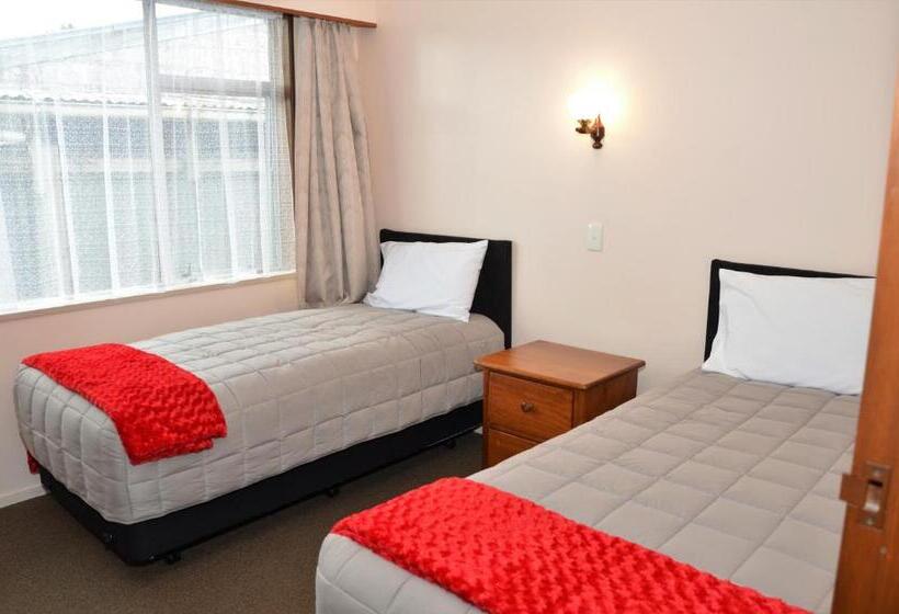 패밀리 스튜디오, Esplanade Motels
