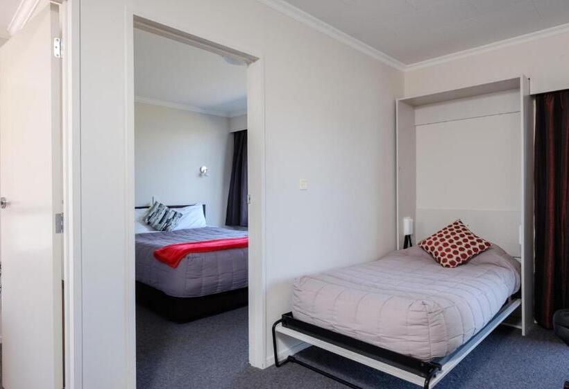 Семейный Номер, Esplanade Motels