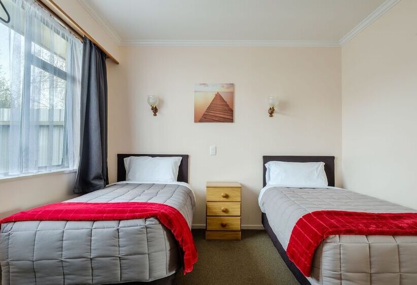 Люкс Семейный 2 Спальни, Esplanade Motels