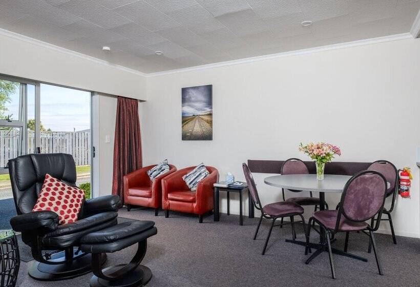 Семейный Номер, Esplanade Motels