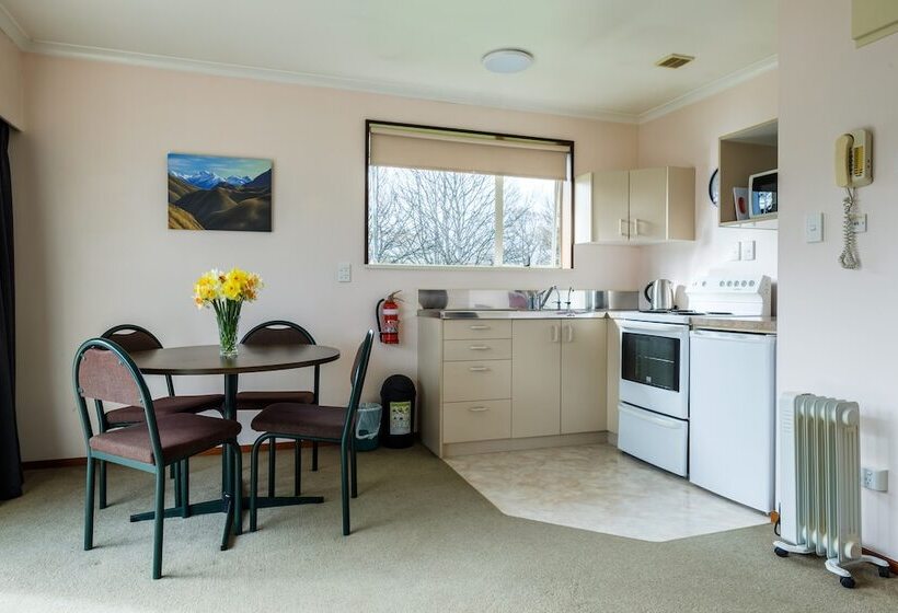 Люкс, Esplanade Motels